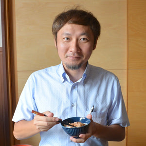 「朝は、ごはんにたっぷり乗せた塩⾟が⽋かせない」